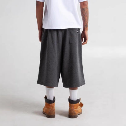Loose-fitting capri cargo pants